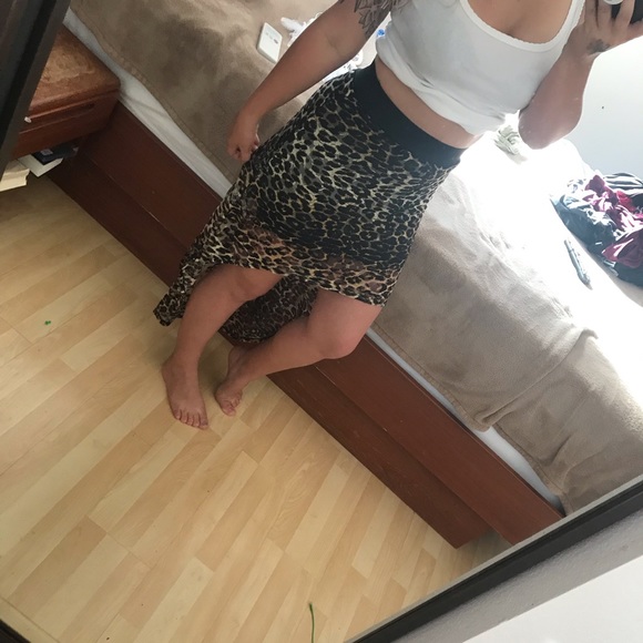 Wet seal Leopard print high low skirt - Picture 3 of 8